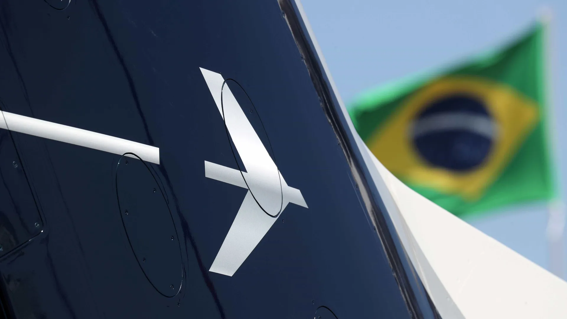 Anac prevê certificação de carro voador da Embraer em 2027
