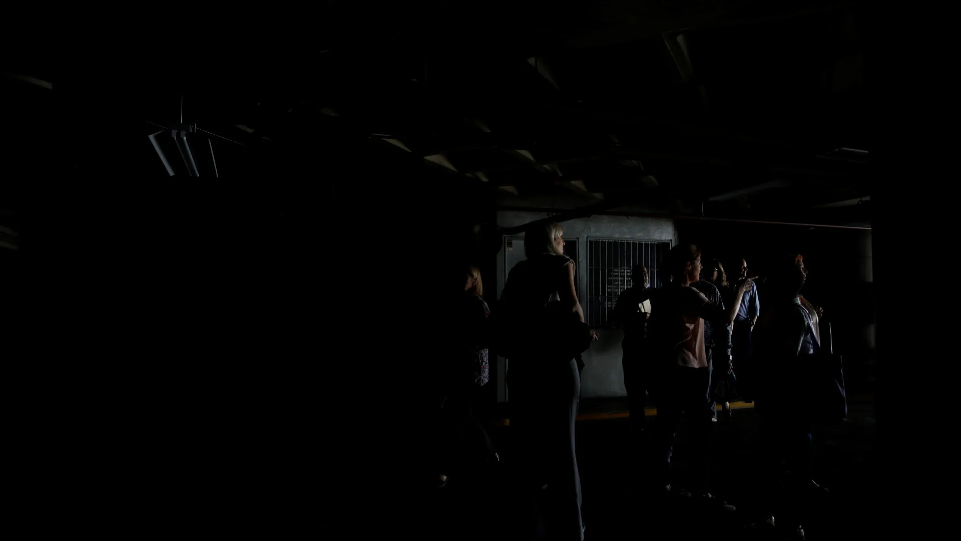 43 mil imóveis seguem sem luz após tempestade na Grande SP