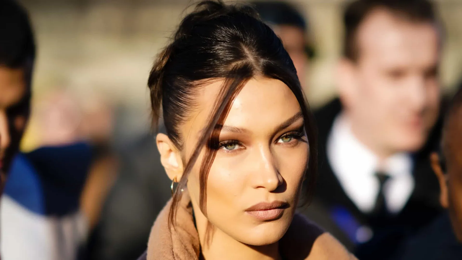 Mãe de Bella Hadid fala sobre nova internação da filha por doença de Lyme
