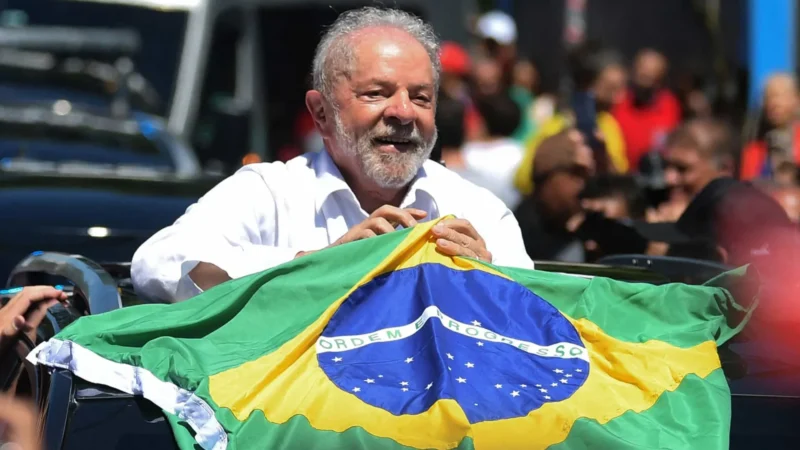 Acadêmicos de Niterói apresenta samba-enredo em homenagem a Lula
