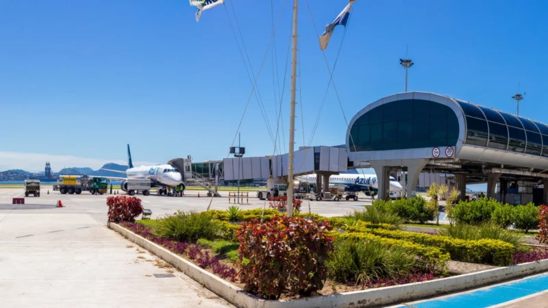 Aeroporto Santos Dumont, no RJ, é fechado após vazamento de óleo na pista