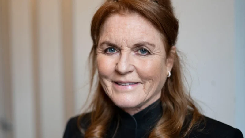 Ex de Andrew é dispensada por obras de caridade após e-mail a Epstein vazar