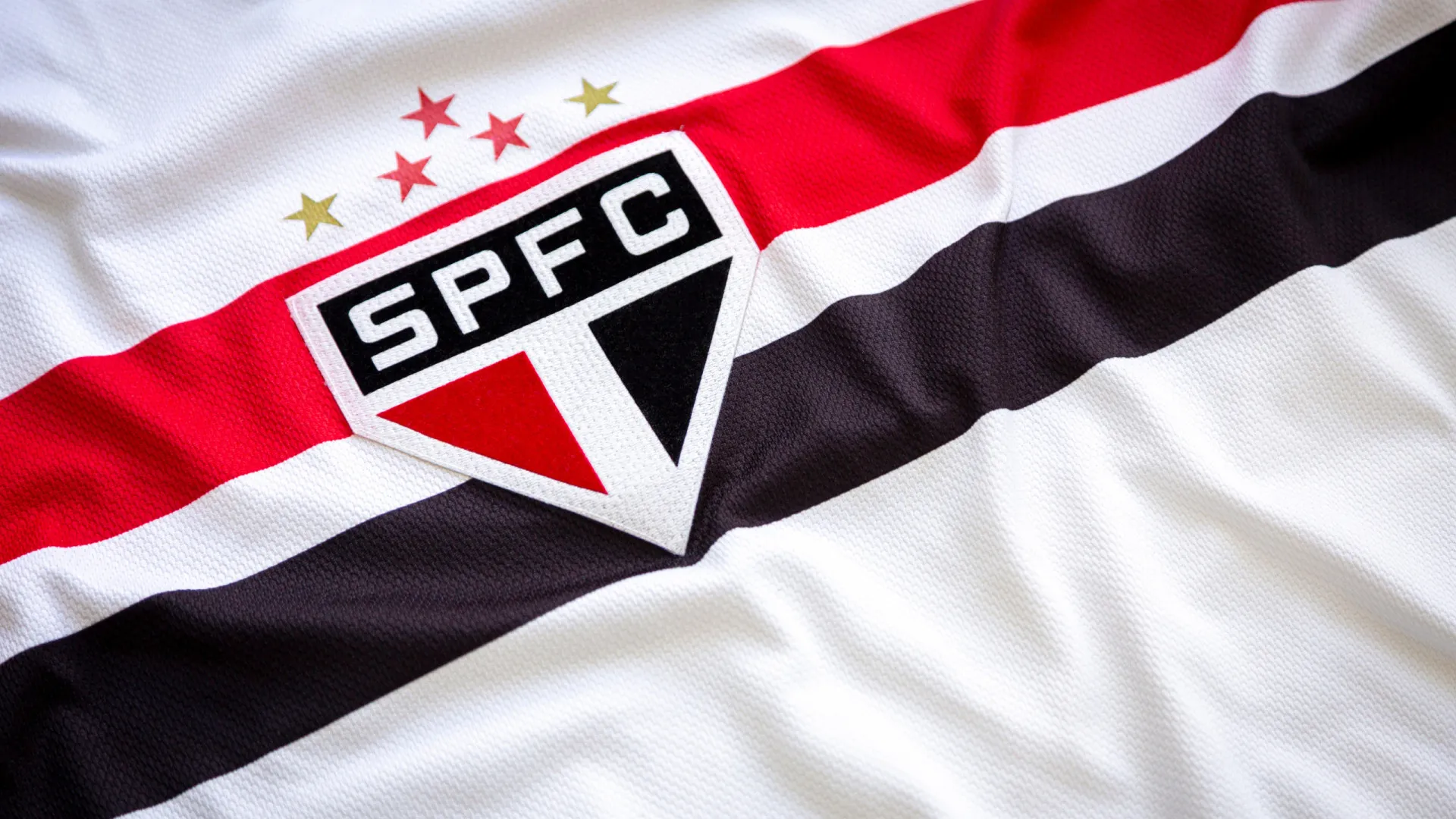 São Paulo tem ‘time de gringos’, passa limite, mas não vai sofrer tão cedo