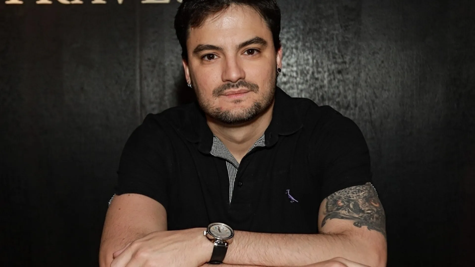 Felipe Neto encerra seu clube do livro depois de um ano e surpreende assinantes