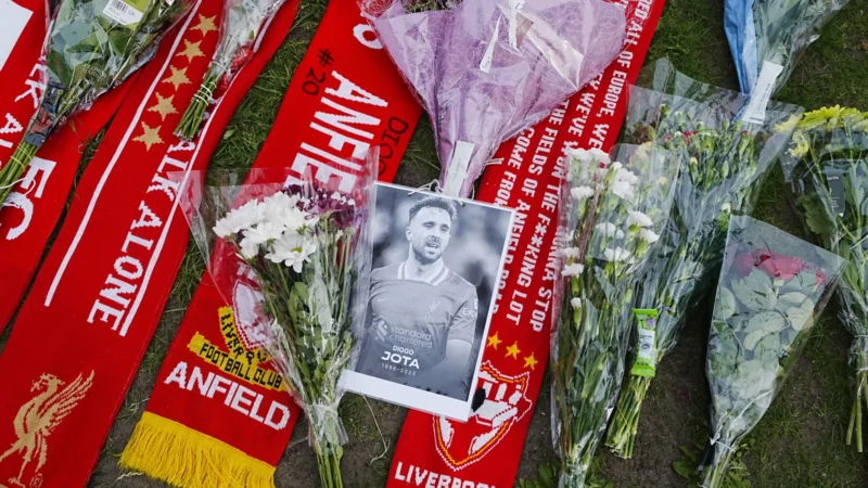 Liverpool paga contrato de R$100 mi de Diogo Jota à família, revela Slot