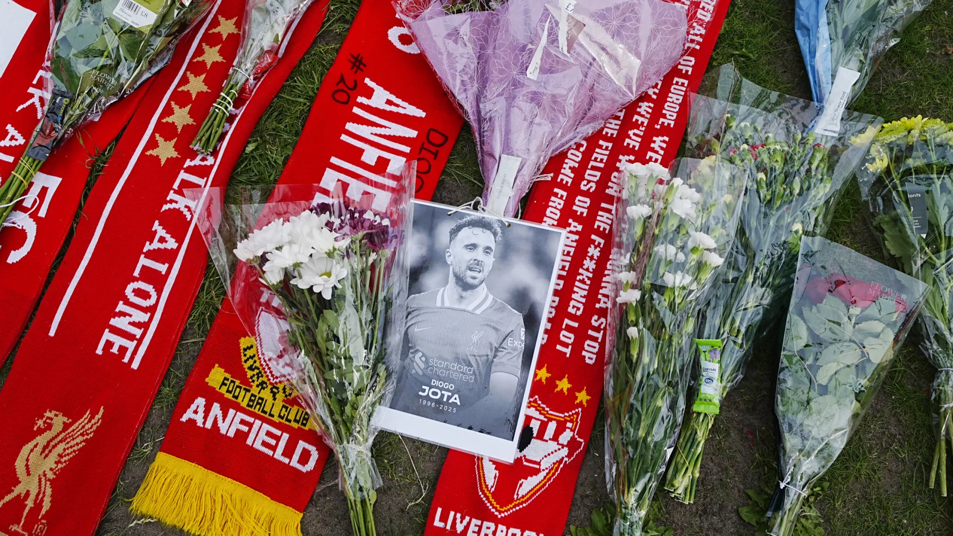 Liverpool paga contrato de R$100 mi de Diogo Jota à família, revela Slot