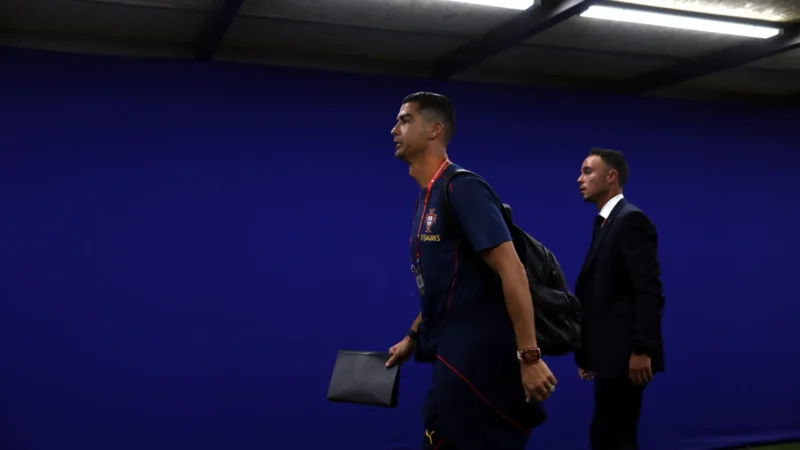Cristiano Ronaldo supera Lionel Messi e está a um passo de novo recorde