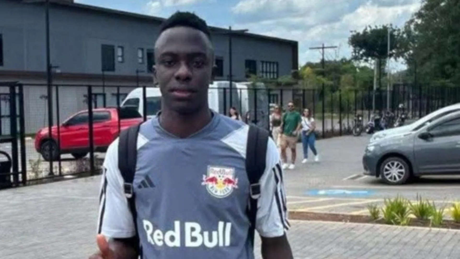 Promessa colombiana morre em acidente antes de assinar com equipe dos EUA