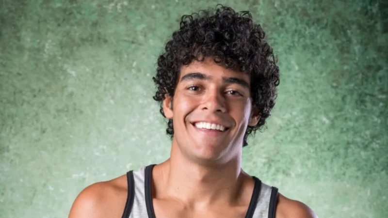 Quem é Igor Fernandez, ator de ‘Máscaras de Oxigênio Não Cairão Automaticamente’