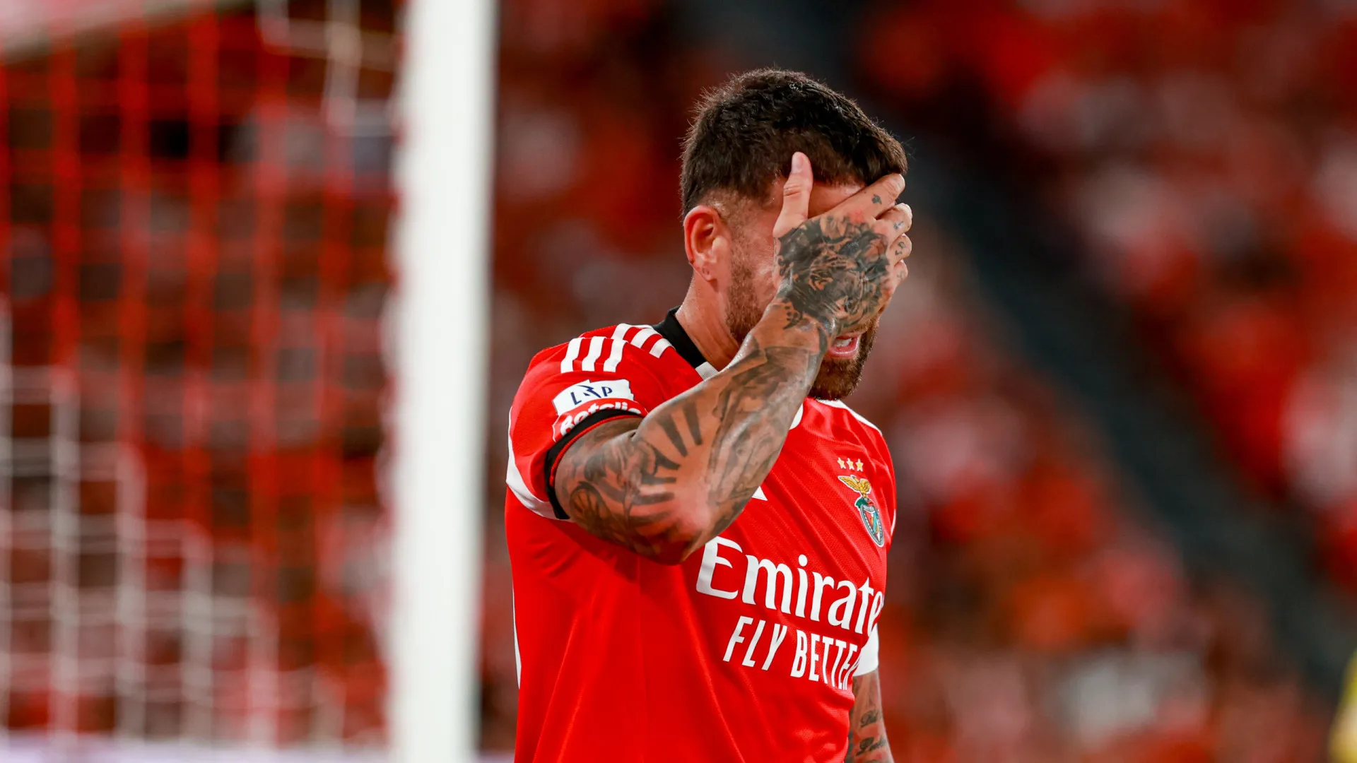 Otamendi desabafa após recuo que custou empate: “Jogada de m****…”