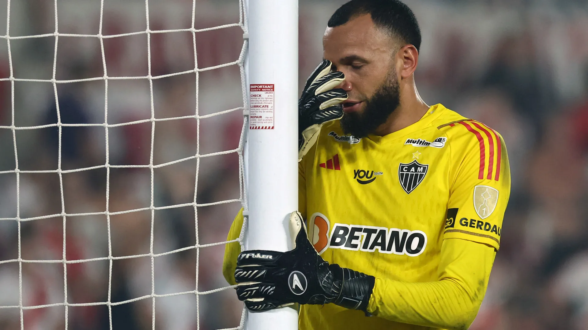 Everson cobra justiça após importunação sexual à filha de 13 anos por torcedores do Atlético-MG