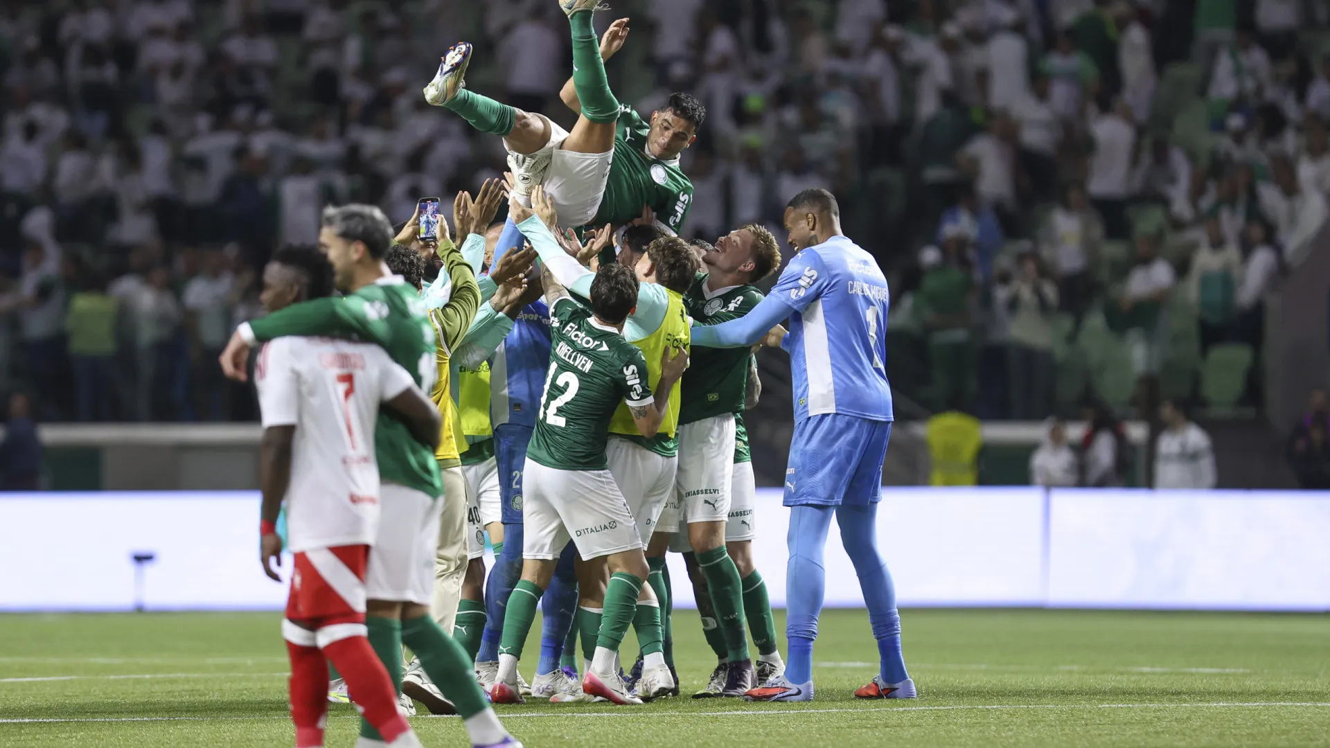 Retorno de atacante comove time do Palmeiras