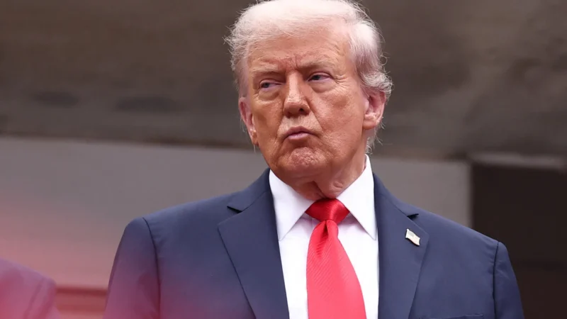 Trump reitera que Powell precisa cortar juros ‘agora’ e de forma mais agressiva