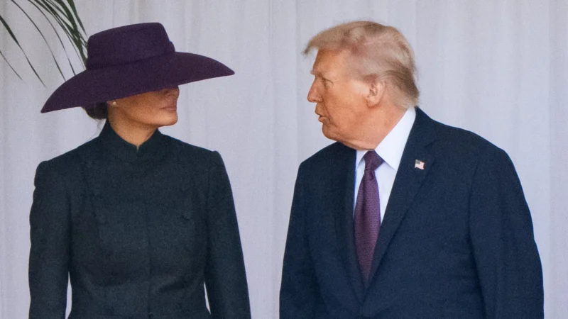 Melania Trump vira piada nas redes sociais por causa de chapéu usado no Reino Unido