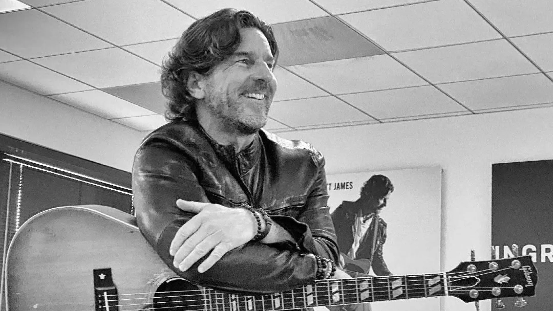 Acidente de avião faz 3 mortes; cantor e compositor é uma das vítimas