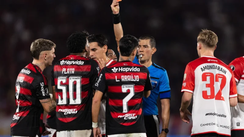 Na bronca com árbitro, Flamengo revive ameaça da vantagem mínima na Libertadores