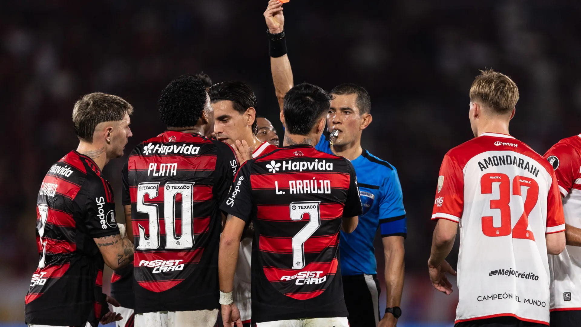 Na bronca com árbitro, Flamengo revive ameaça da vantagem mínima na Libertadores