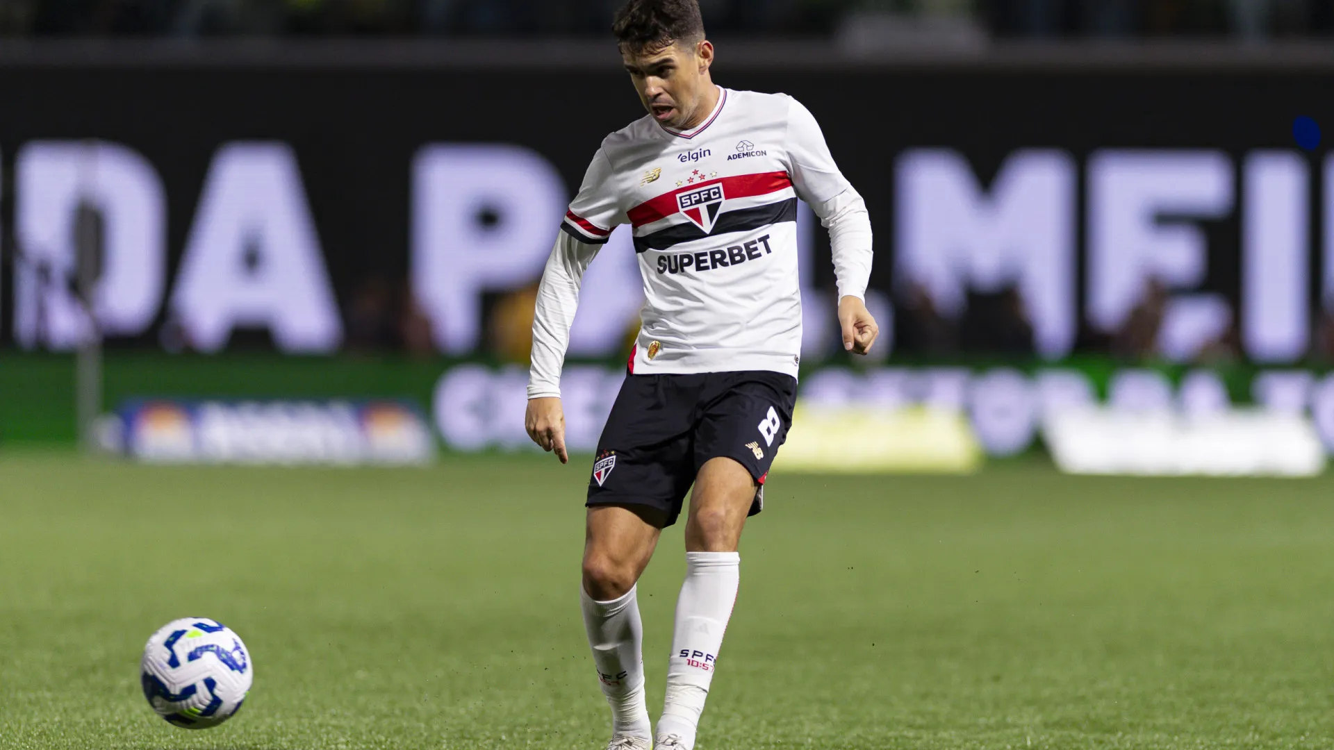 São Paulo chega para clássico contra o Santos com dilemas