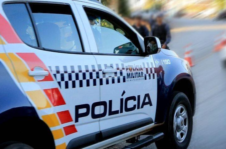 Polícia Militar prende suspeito por lesão corporal utilizando um facão durante briga em bar