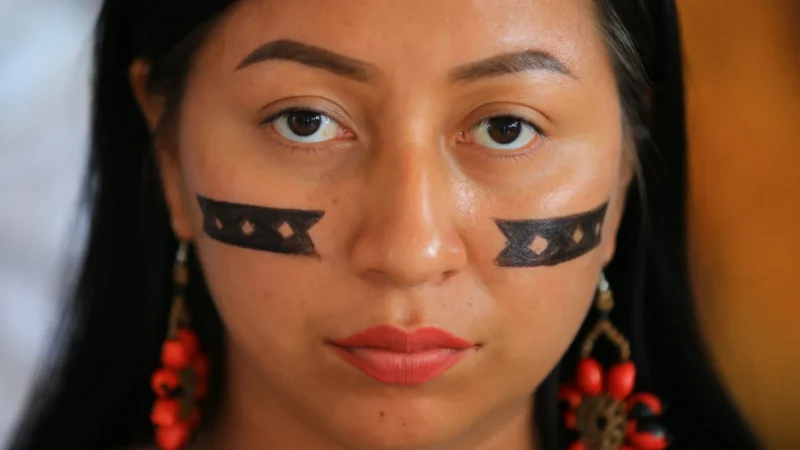 Flotilha inicia viagem do Equador ao Brasil para denunciar exploração florestal