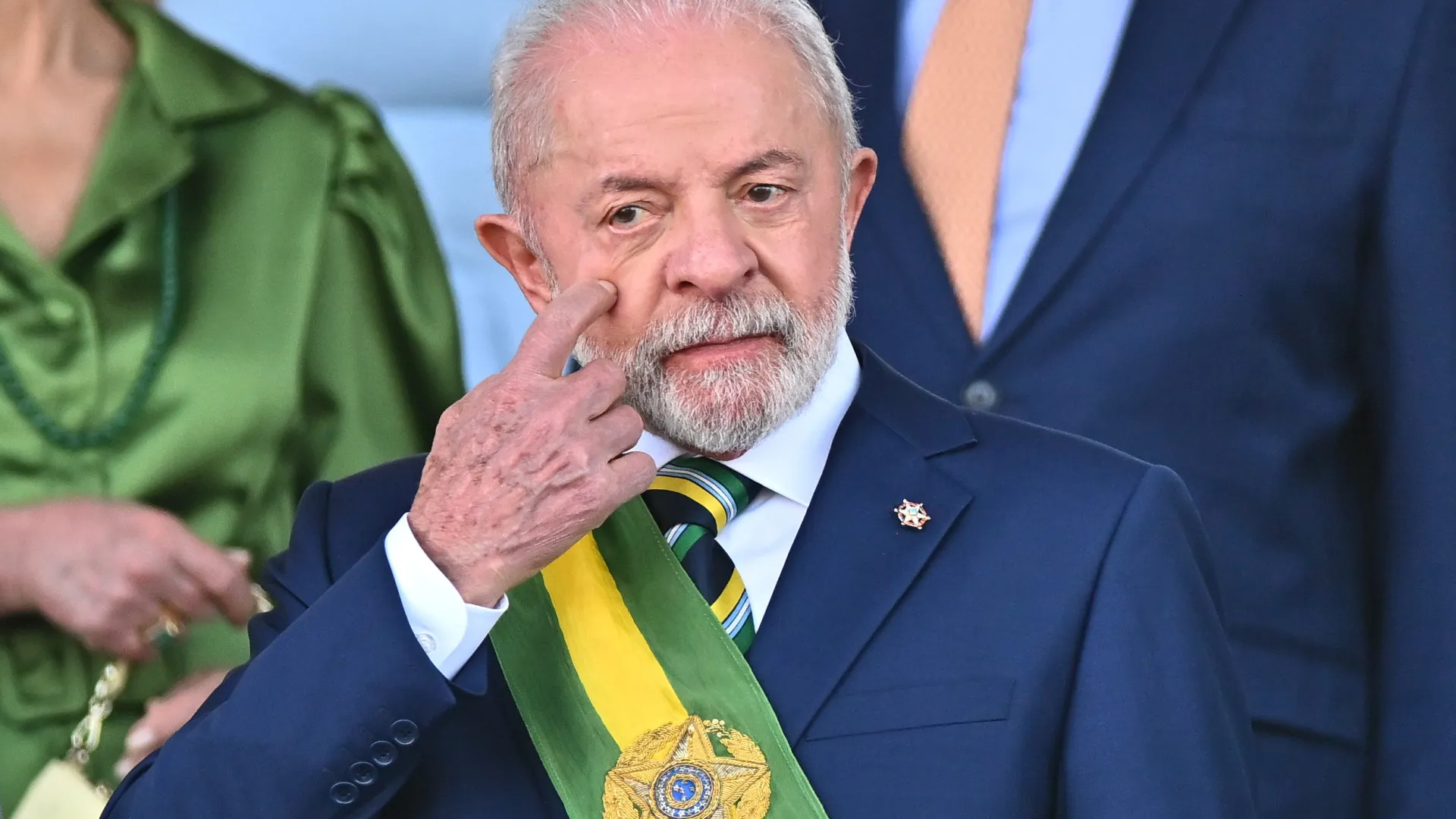 Trajetória de vida de Lula da Silva vira enredo no Sambódromo do Rio