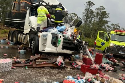 Acidente entre carreta e caminhão interdita BR-163 em Sorriso; três ficam feridos