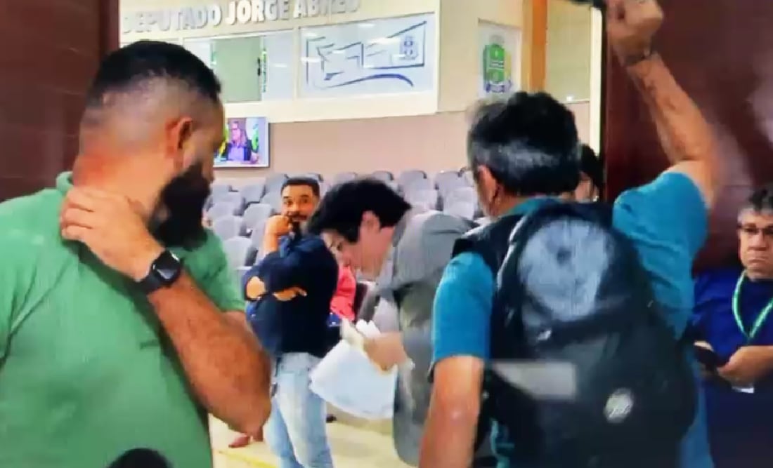 Vereador é agredido por jornalista na câmara de Sinop(veja vídeos)