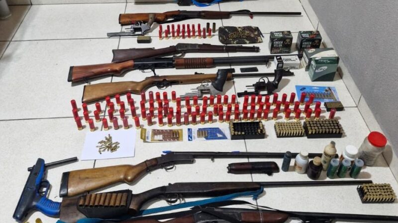 Polícia Civil apreende 14 armas e prende três pessoas em operação contra homicídio em Nova Canaã do Norte