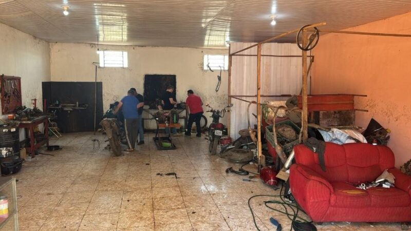 Polícia prende mecânico por manter moto furtada em oficina em Cuiabá