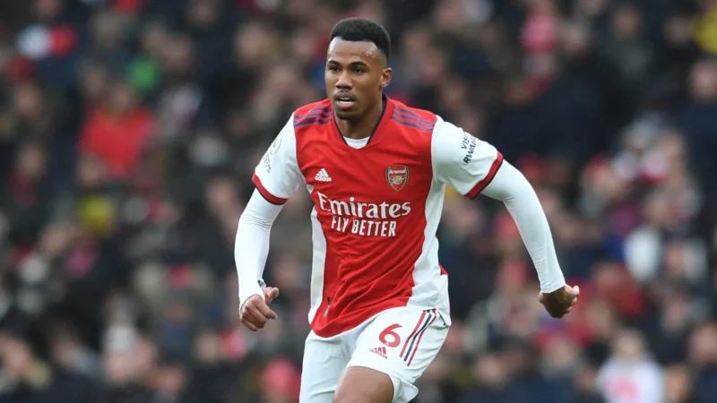 Arsenal acorda no 2º tempo e goleia Atlético de Madri com show brasileiro