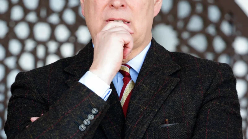 Príncipe Andrew é pressionado a abandonar mansão em Windsor