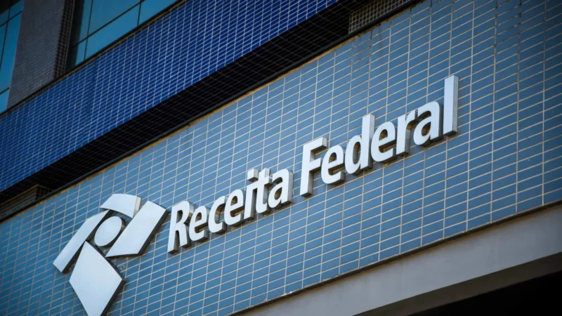 Leilão de outubro da Receita Federal tem brinquedos, smartphones por R$ 150 e carro por R$ 2.500