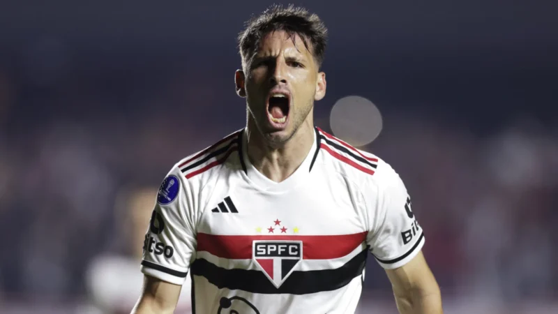 Calleri volta a treinar com bola no São Paulo, e retorno em 2025 é possível