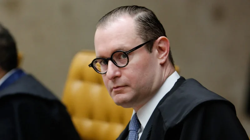 Zanin vota para manter reoneração gradual da folha até 2027