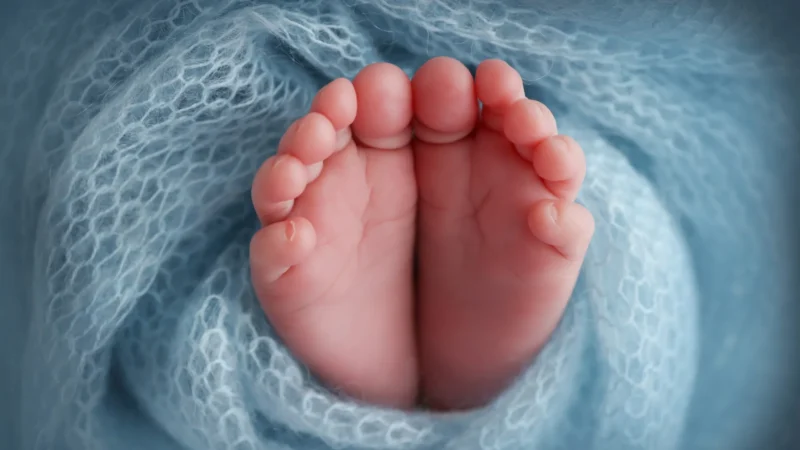 CASO CHOCANTE! Mistério e suspeita: bebê de 2 meses chega morto à UPA e pais são detidos em MT