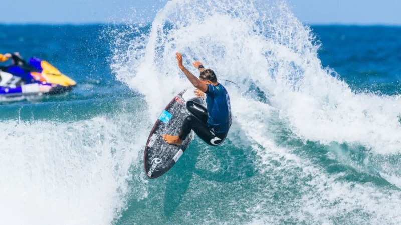 Brasil chega com seis surfistas às oitavas de final em etapa de Portugal