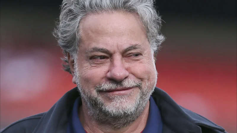 Casares muda postura e implementa mais abertura na gestão do São Paulo