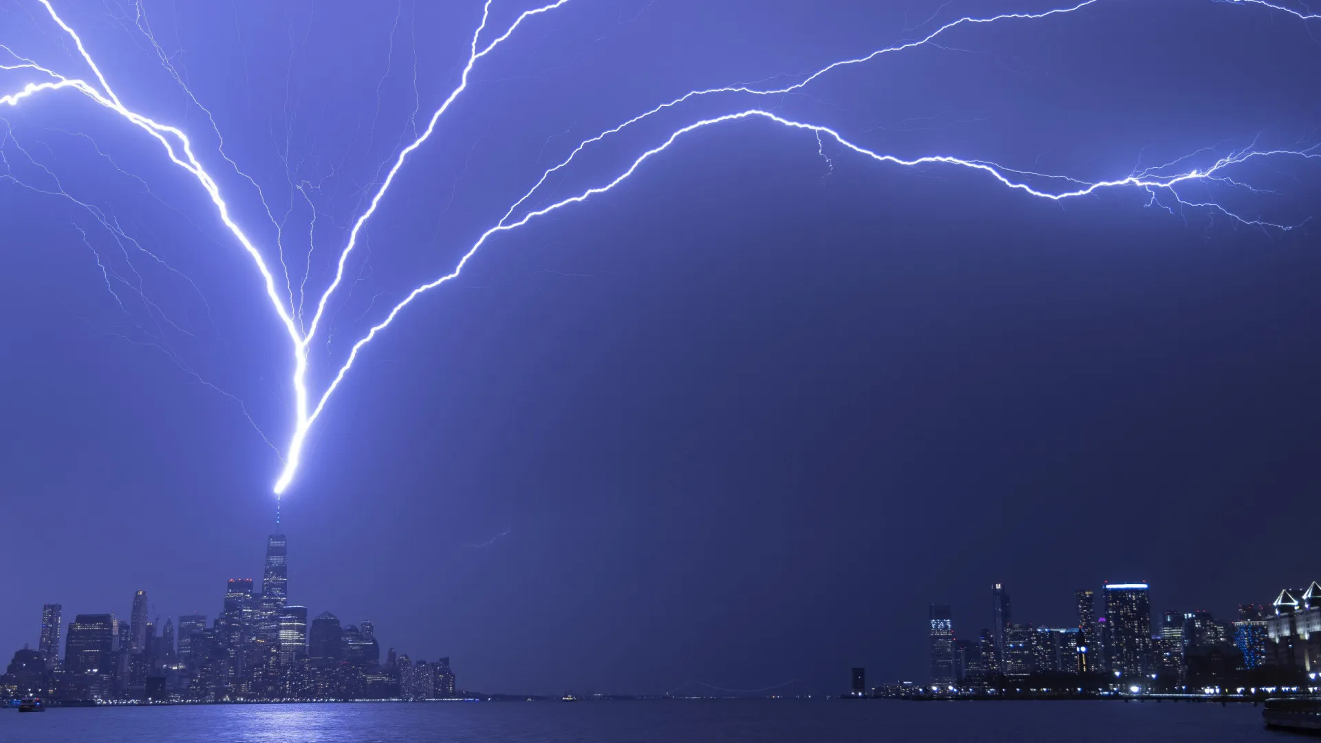 Inmet emite alerta vermelho para tempestade no Sul do País