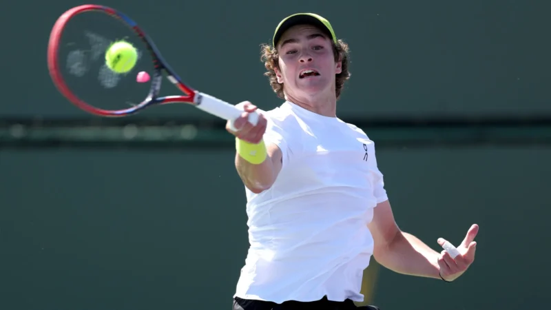 João Fonseca vence canadense por desistência e vai à seminifinal do ATP 500 da Basileia