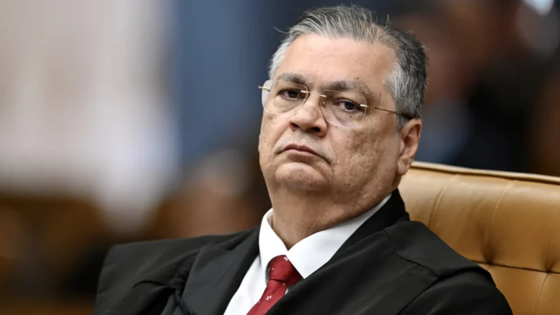 Dino vence ação contra hospital por morte de filho e doará dinheiro