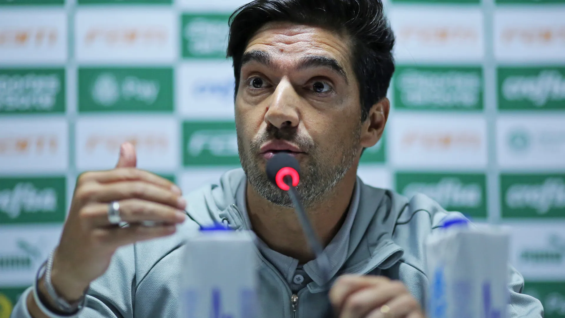 Palmeiras e Abel reencontram Tiago Nunes, que vive clima de revanche na LDU