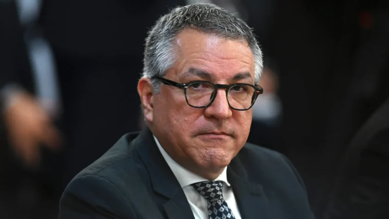 Intoxicação por metanol: casos suspeitos devem aumentar, diz ministro