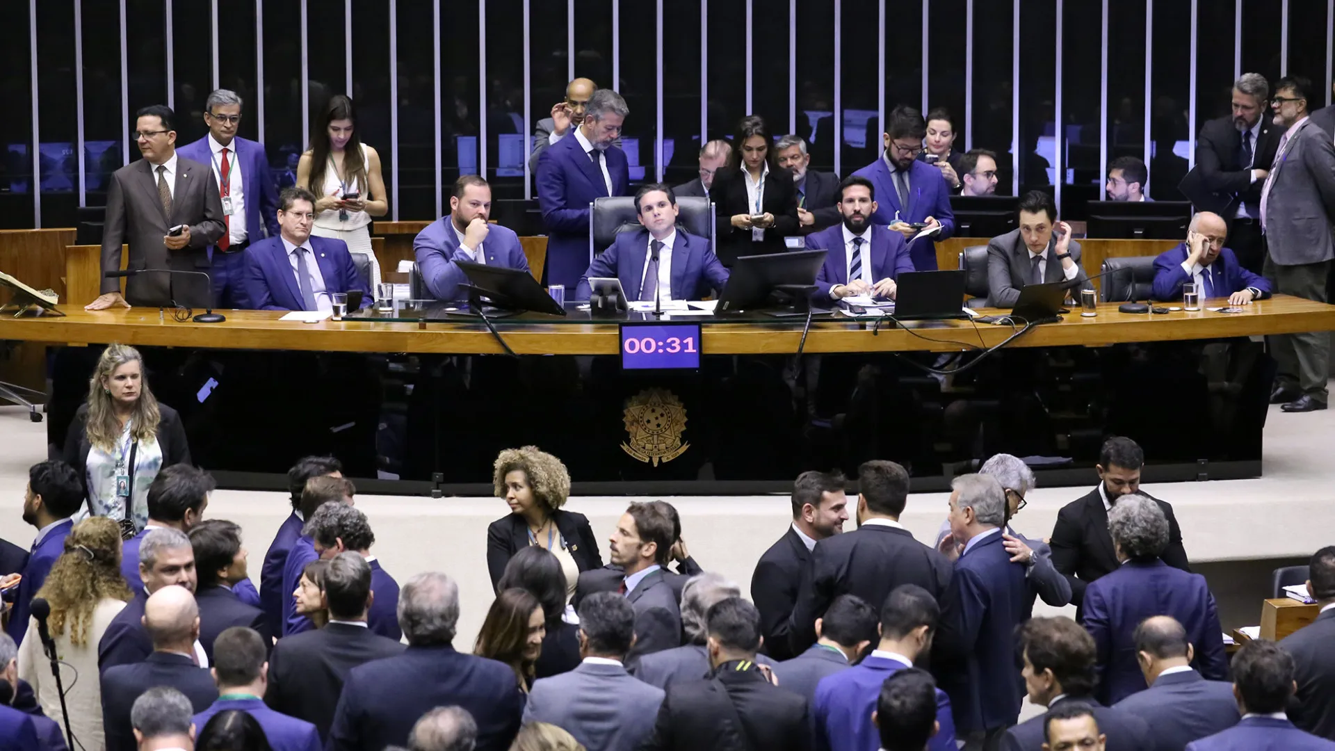 Câmara aprova isenção de IR até R$ 5.000 e imposto mínimo para alta renda, em votação unânime