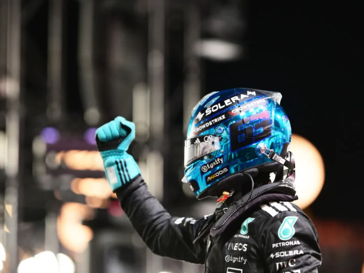 Russell supera Verstappen e garante pole em Singapura; Bortoleto cai no Q1