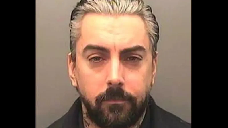 Cantor condenado por abuso sexual de menores morre esfaqueado na prisão