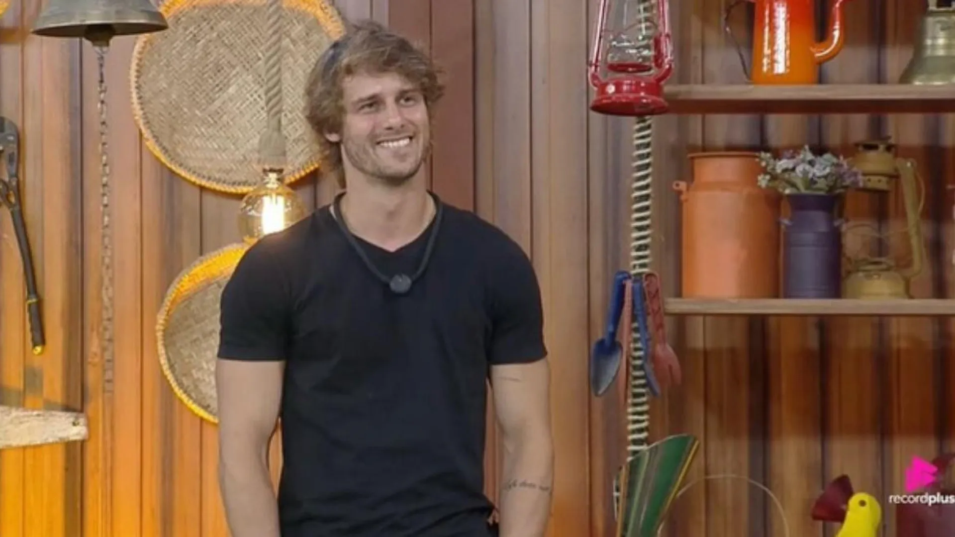 Matheus Martins vence prova e é o novo fazendeiro em A Fazenda 17