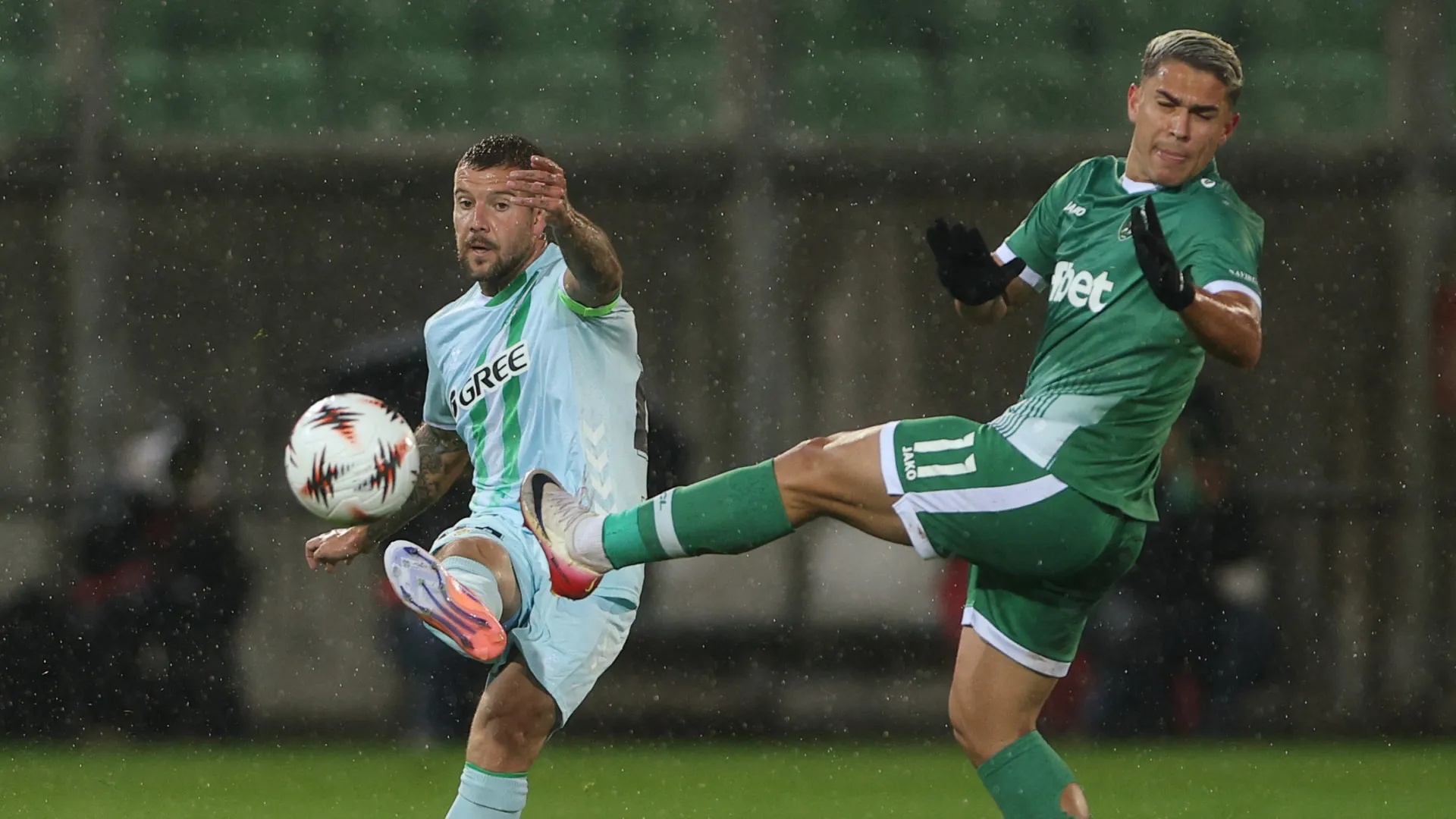 Atacante do Betis rebate rumores’: “Não sou gay, mas e se fosse?”