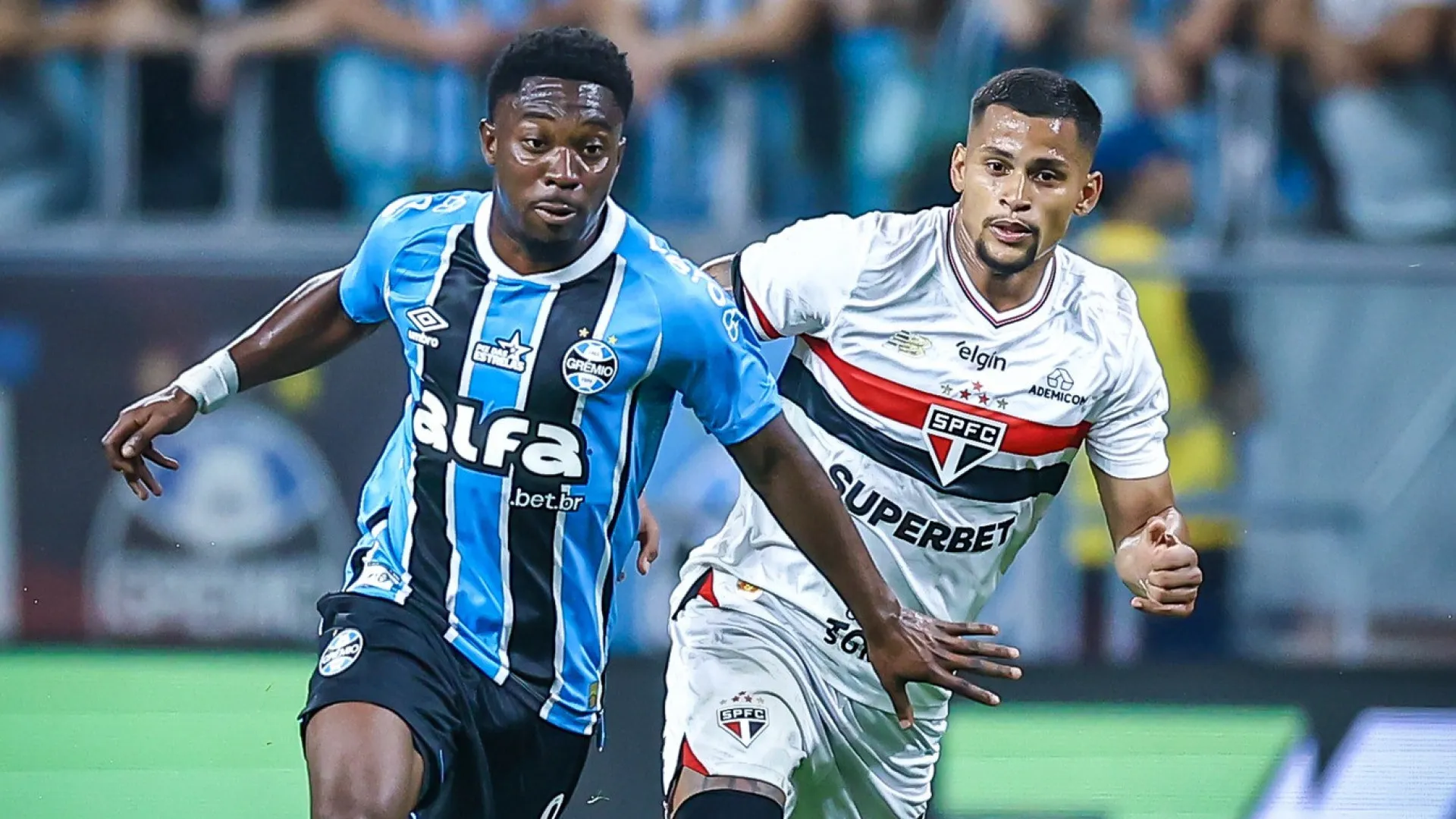 Grêmio aproveita erros do São Paulo, vence em casa e afasta rival do G6