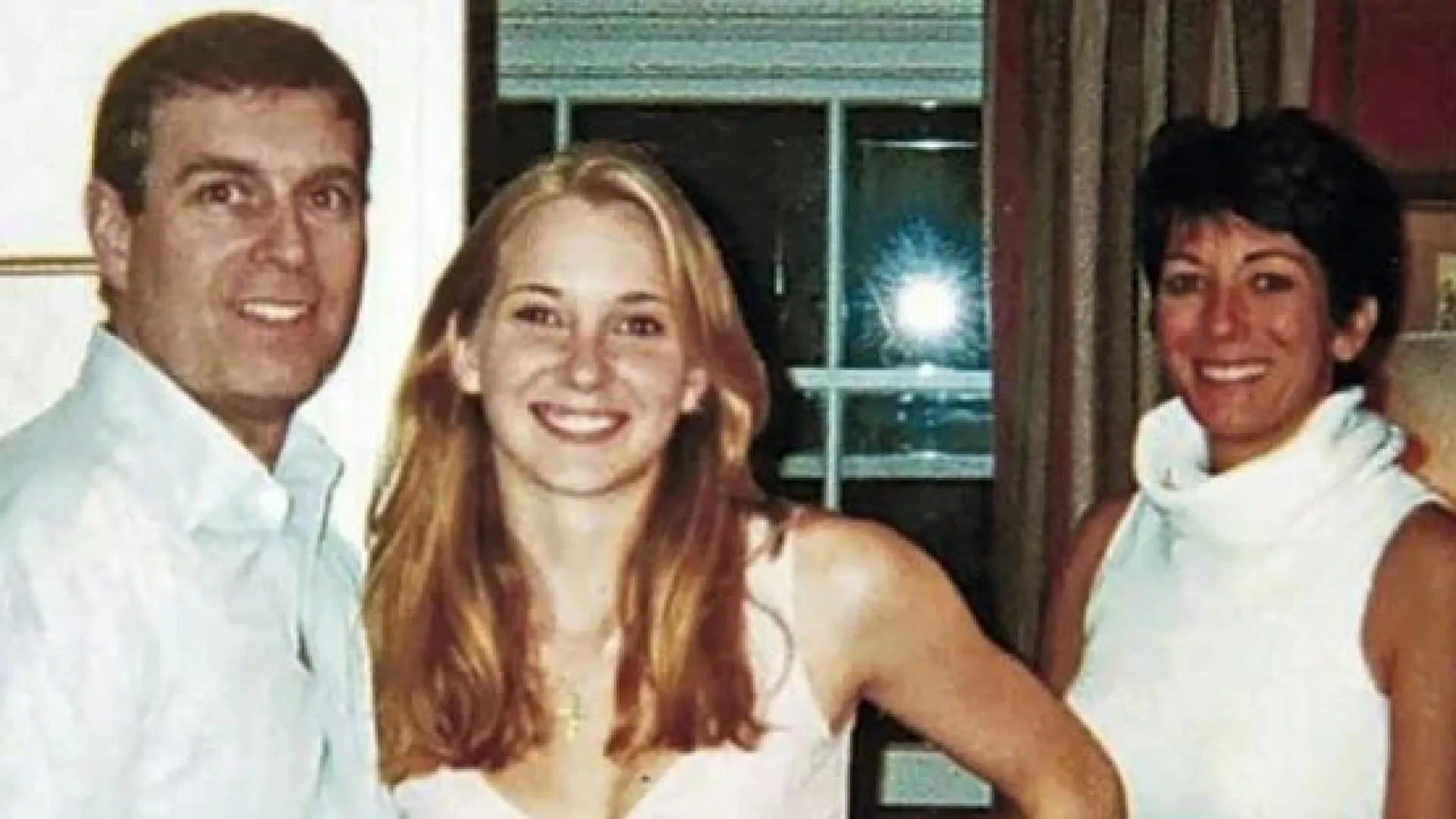 Mulher que acusou príncipe André de estupro lança livro: “Arrogante”