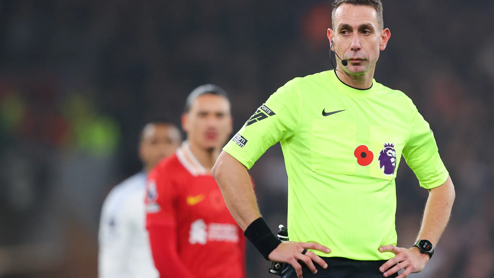 Novo escândalo para David Coote! Revelado caso de assédio a jovem árbitro